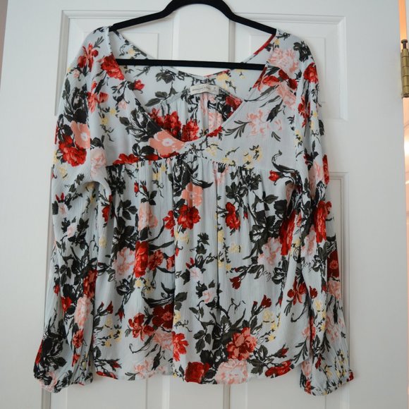 Abercrombie & Fitch Tops - 🔥 SALE! 🔥Women's A&F Flowy Floral Blouse Medium